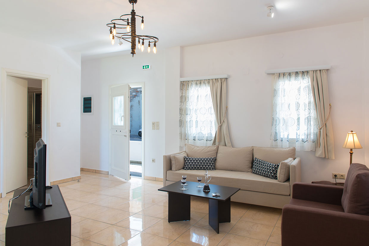 Το καθιστικό της σουίτας στο Kipos accommodation